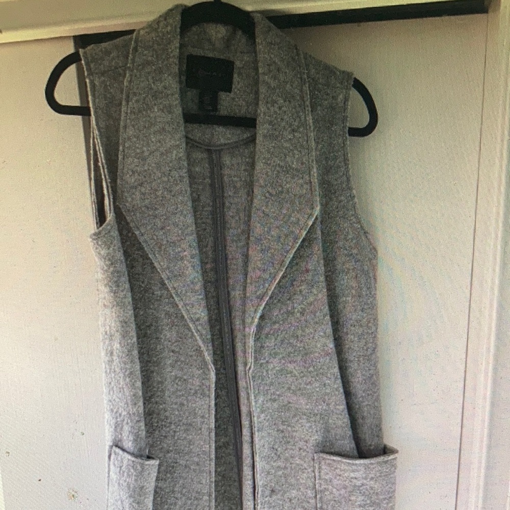 Tahari wool Light Gray Sleeveless Open-Front Vest with Pockets